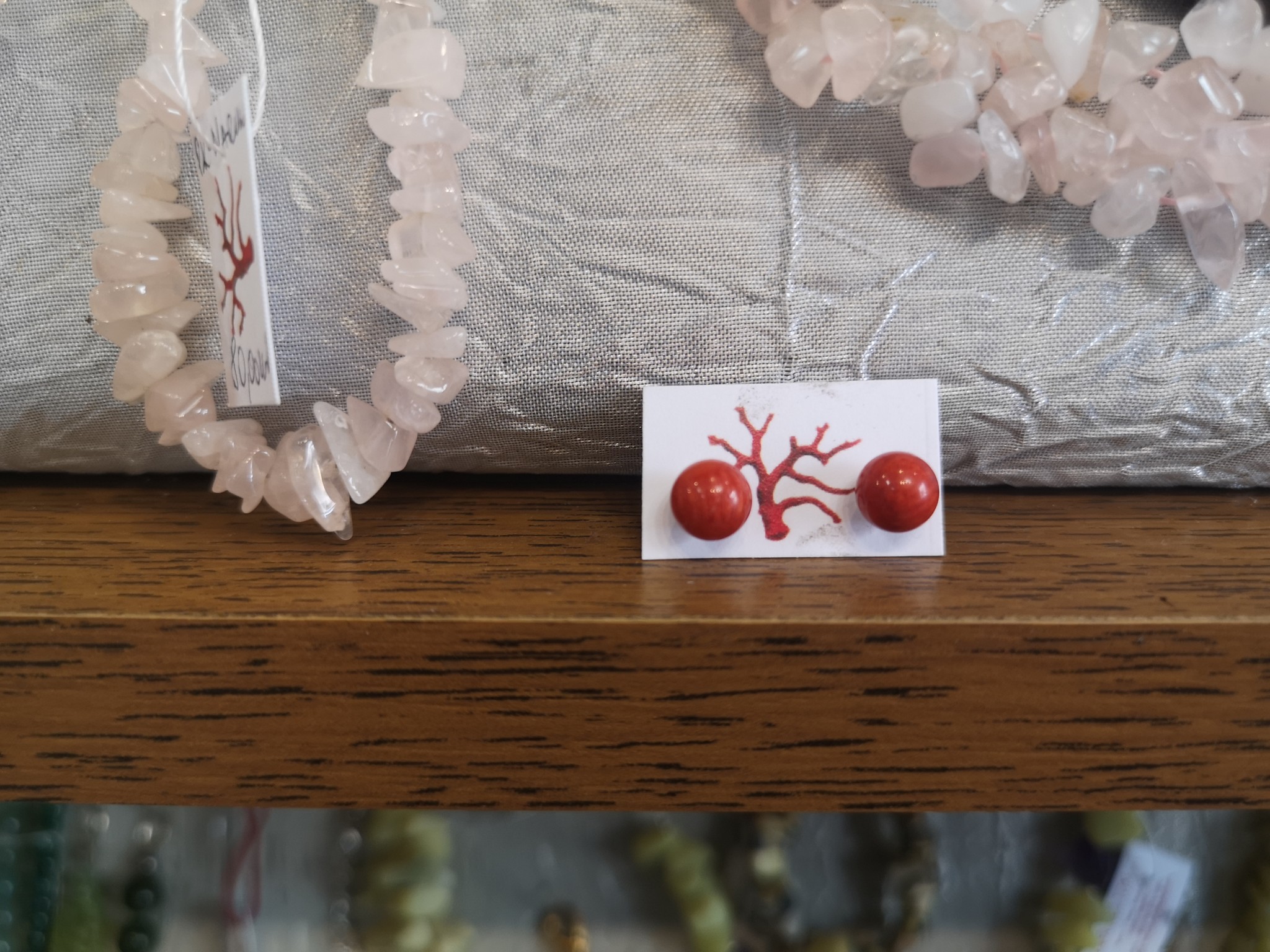 Naušnice-sa srebrenom iglicom od pacifičkog crvenog koralja